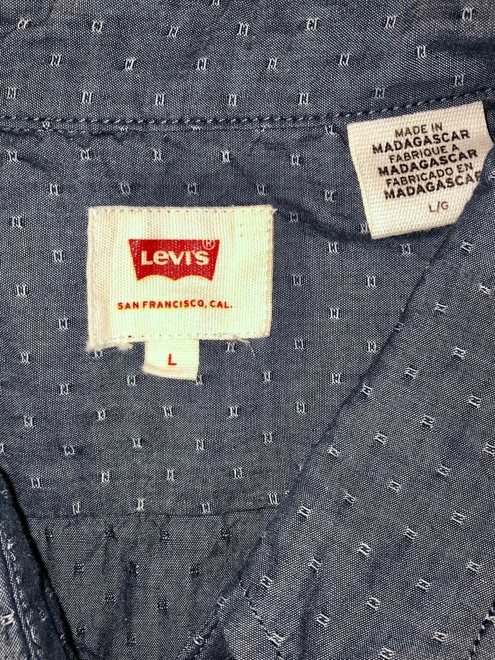Levi's Navy Short-Sleeve Button-Down Shirt with Subtle Dot Print